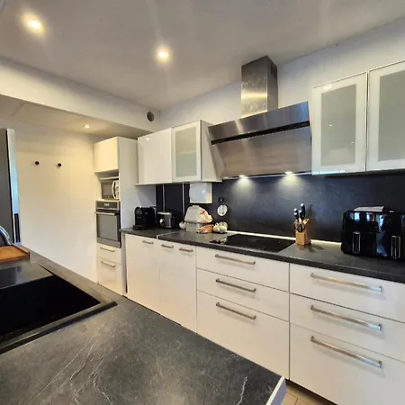 Dom wakacyjny Maison, Rooftop Vue Imprenable Avec Jacuzzi *